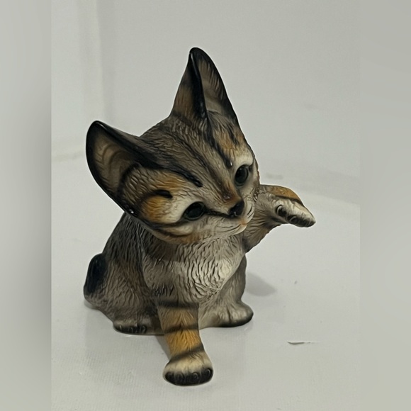 Harvey Knox Ceramic Playful Kitten Figure - Picture 6 of 13